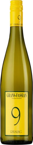 Frontansicht der Flasche von Grans Fassian Cuvée 9 Riesling Weißwein